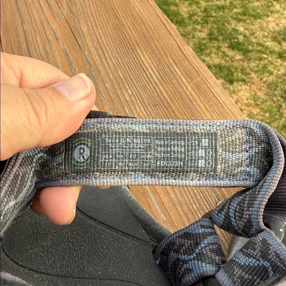 Teva Hurricane Sandals. Black / Blue Size 11